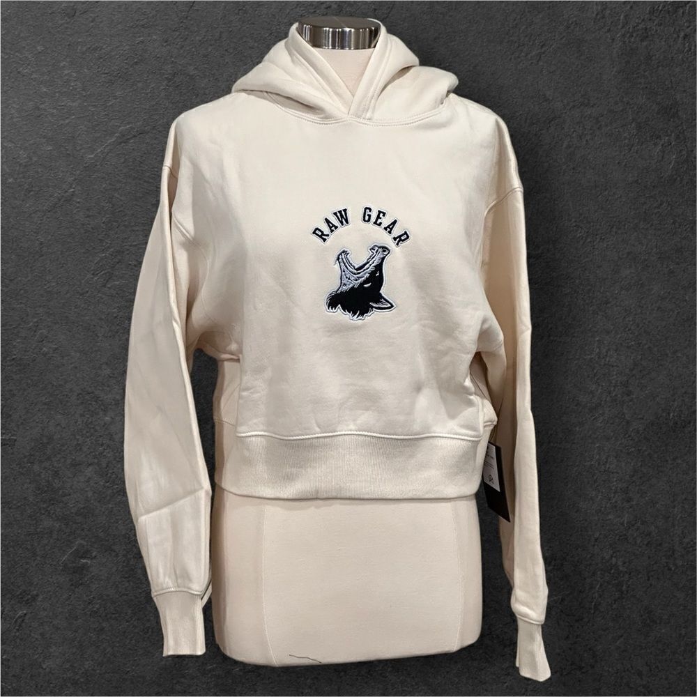 RAWGEAR Vintage Women’s Core Cropped Wolf Appliqué Hoodie in the Size Large